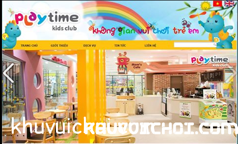 Quầy phục vụ và khu ngồi chơi sắc màu của Playtime Kids Club