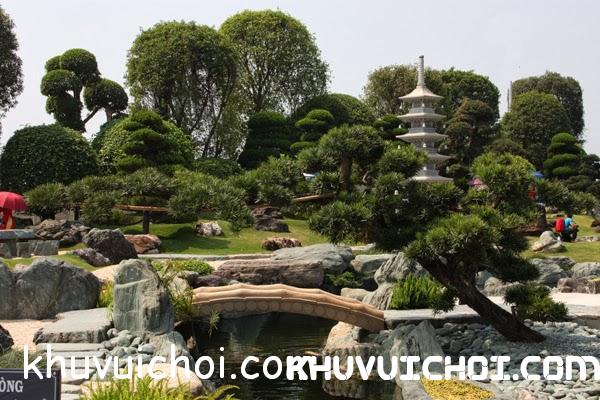 Công Viên Cá KOI Rinrin Park