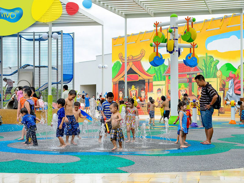 SC ViVo City - Điểm Đến Cuối Tuần Tuyệt Vời Dành Cho Cả Gia Đình 3 Trẻ em vui chơi quanh đài phun nước tương tác tại khu giải trí ngoài trời