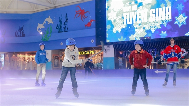 Sân trượt băng Vinpearlland Ice Rink