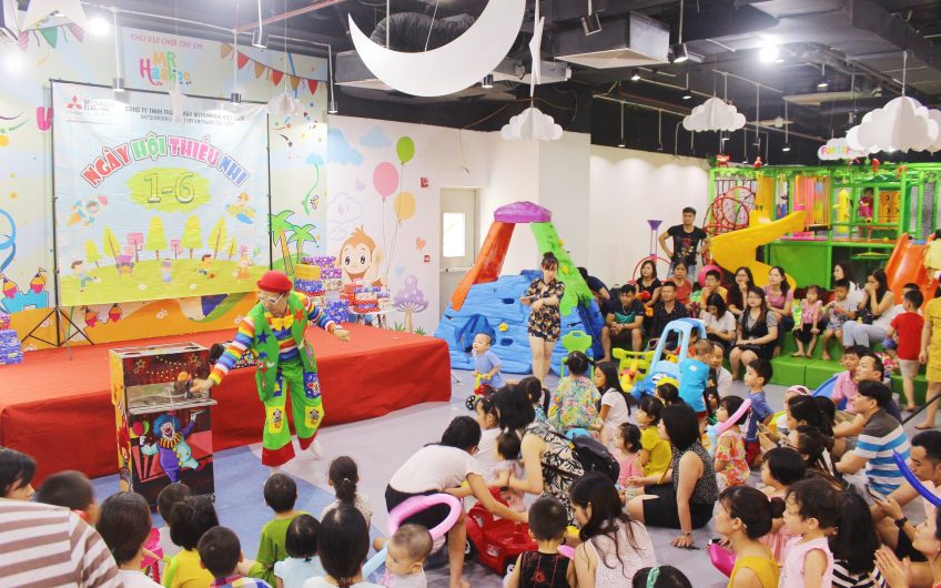 Mr. HaaHoo Dolphin Plaza