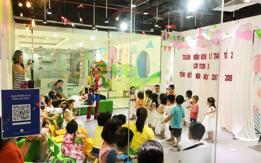 Mr. HaaHoo Dolphin Plaza