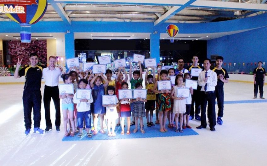 Sân trượt băng Vinpearlland Ice Rink