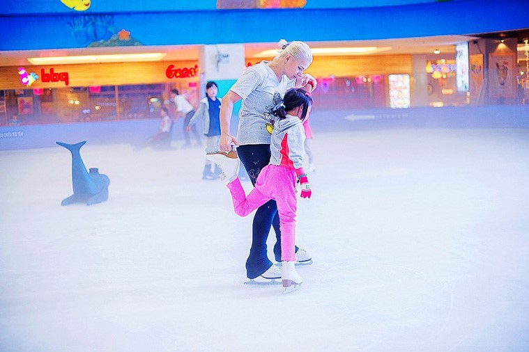 Khám phá khu vui chơi trẻ em Vinpearlland Ice Rink Royal City