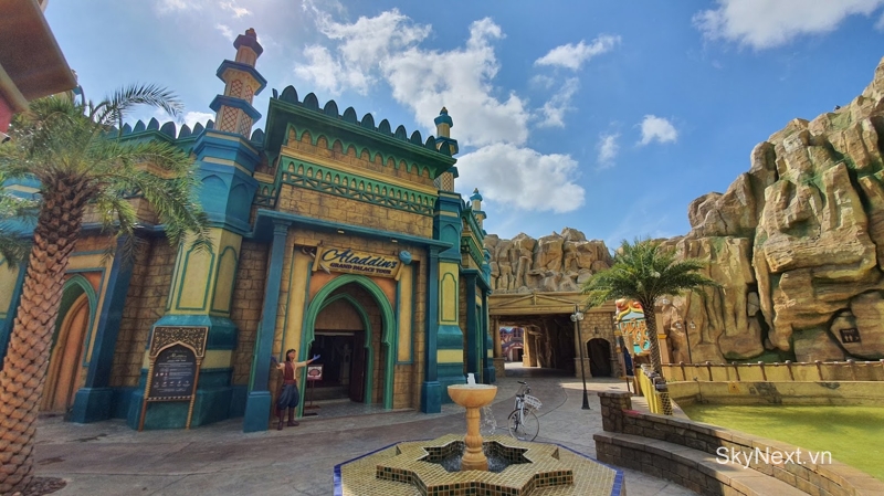 Lịch sử các công viên chủ đề trên thế giới 1 Mặt tiền công trình chủ đề Aladdin trong công viên giải trí ngoài trời