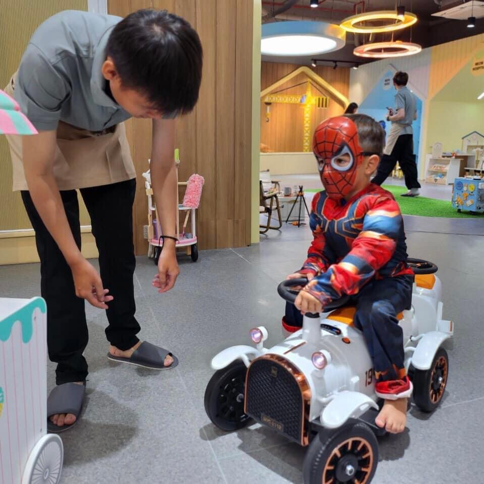 Khu vui chơi Meow Meow Kidsplay Cafe Bến Vân Đồn đa dạng trò chơi vận động