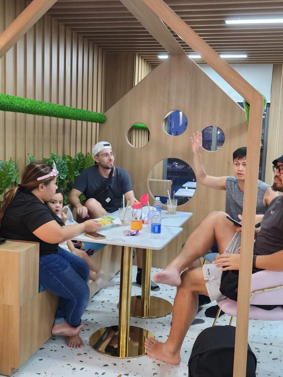 Meow Meow Kidsplay Cafe Bến Vân Đồn không gian vui chơi an toàn chuẩn quốc tế