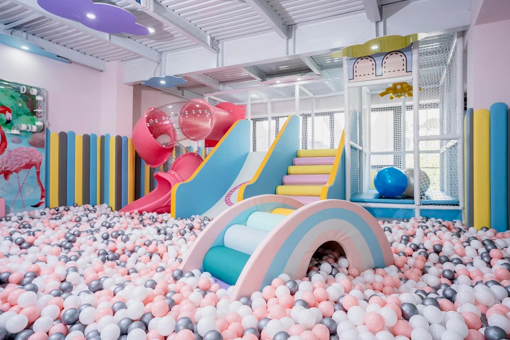 Không gian Flamingo Family Kids Cafe hiện đại, phù hợp gia đình có trẻ nhỏ
