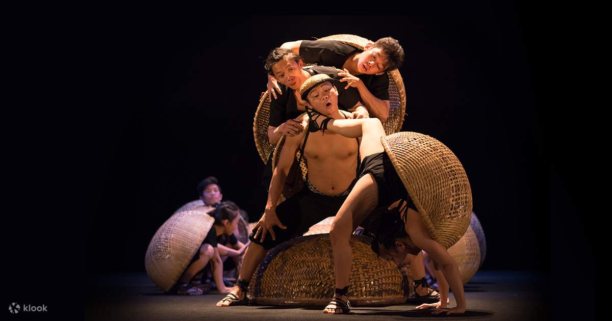 À Ố show TP. HCM: Review vở diễn thực cảnh về làng quê và đô thị 1 Cảnh biểu diễn À Ố show TP. HCM gợi làng quê và đô thị