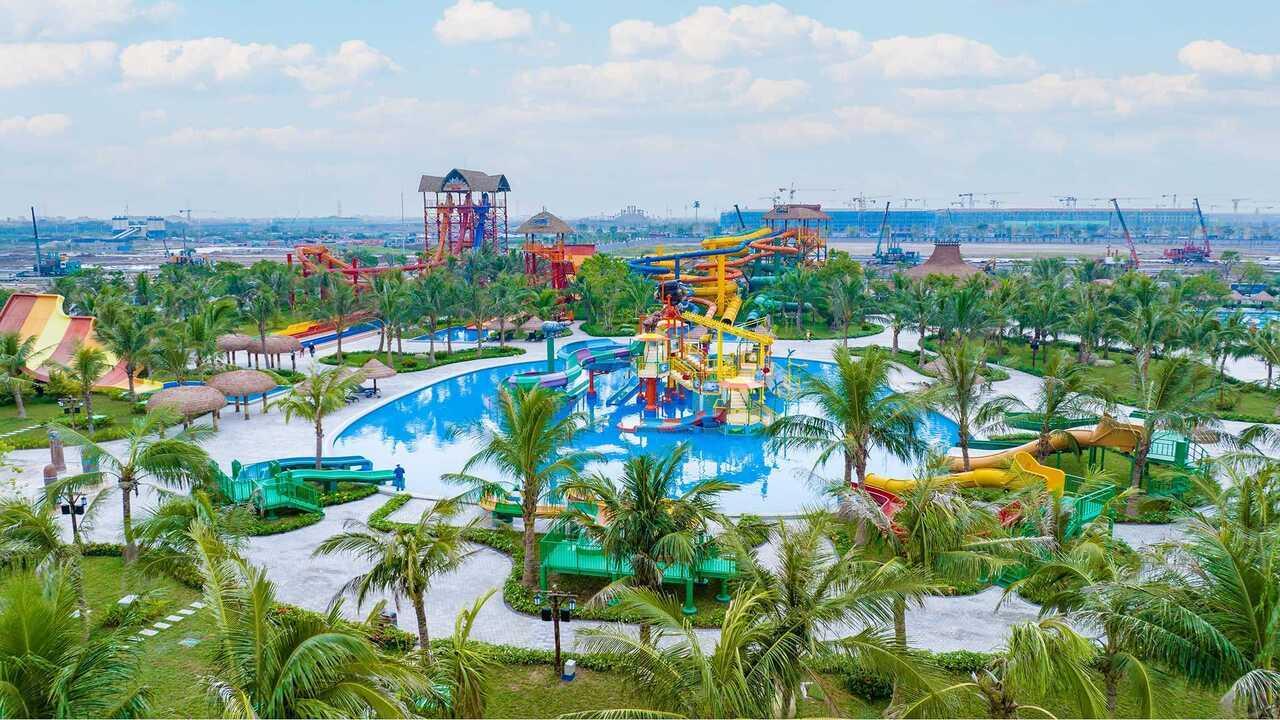 Bãi biển nhân tạo tại VinWonders Wave Park & Water Park