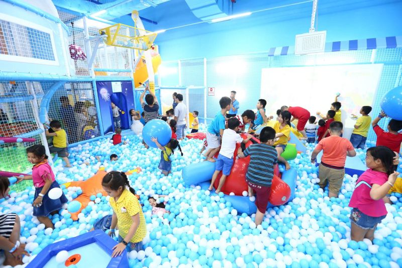 Gia đình vui chơi tại công viên nước ở Sầm Sơn Thanh Hóa
