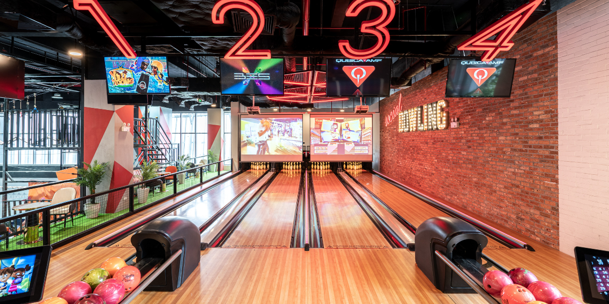 Mô hình bán vé bowling: 8 mẹo tăng doanh thu dễ áp dụng 2 Nhân viên tư vấn mô hình bán vé bowling và gói sinh nhật cho gia đình