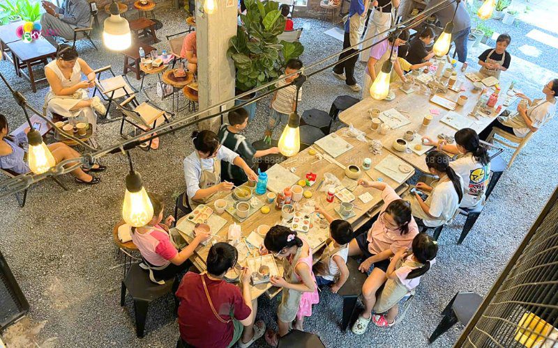 7 workshop cuối tuần cho gia đình giúp khách muốn quay lại 2 Trẻ em và phụ huynh tham gia workshop cuối tuần tại khu vui chơi